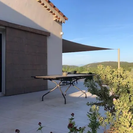 Maison Spacieuse Avec Piscine Pour 4 A 8 Personnes