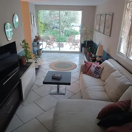 Maison Spacieuse Avec Piscine Pour 4 A 8 Personnes Σπίτι διακοπών Saint-Laurent-des-Arbres