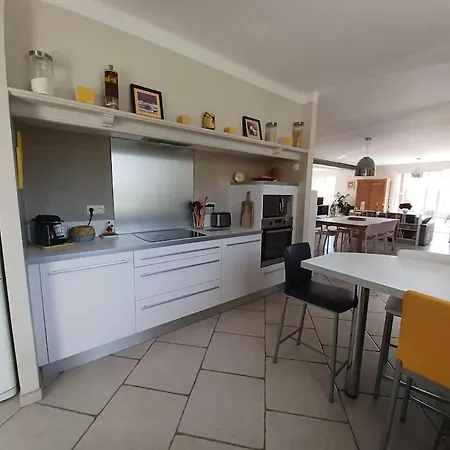 Maison Spacieuse Avec Piscine Pour 4 A 8 Personnes *